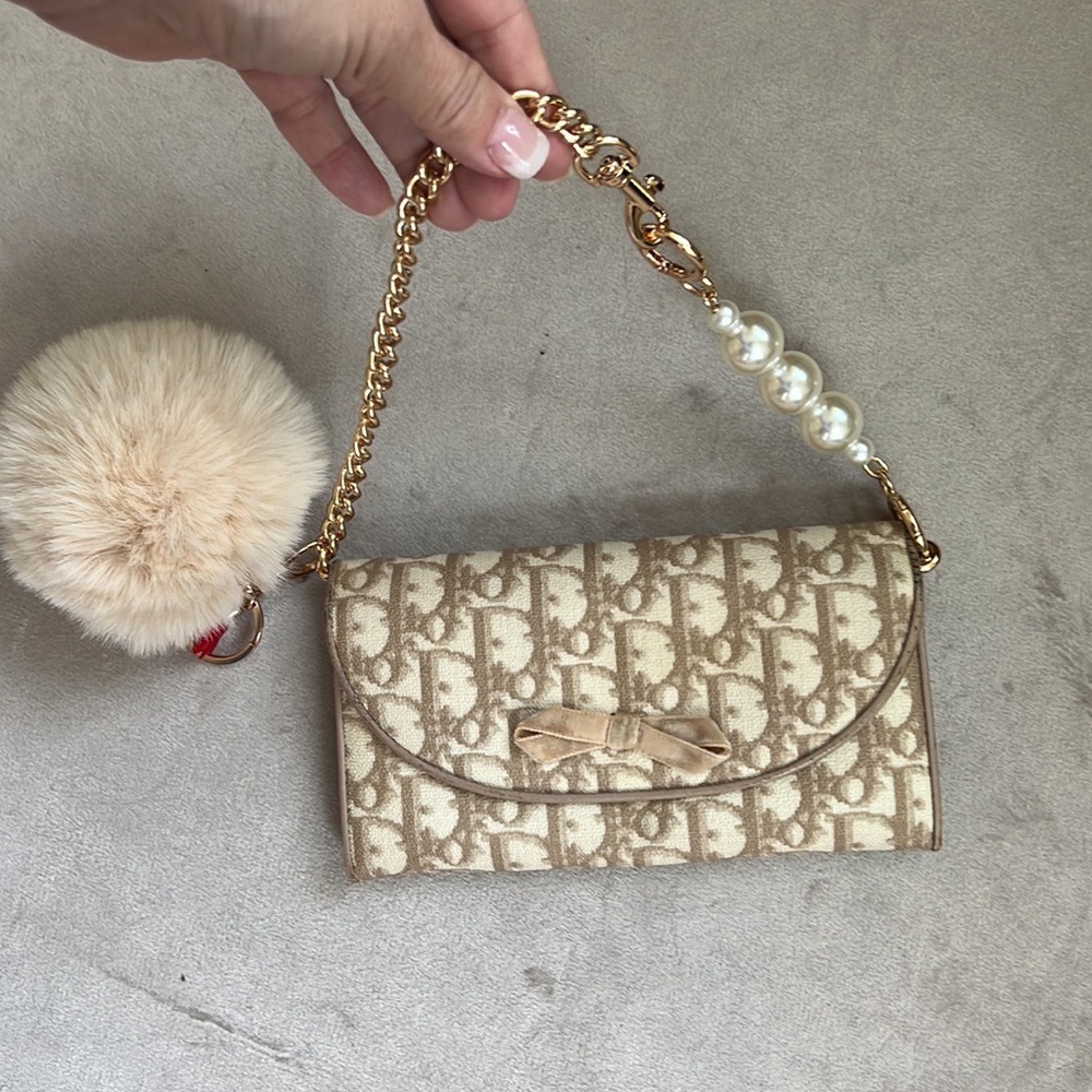 TRADED! VTG Christian Dior Tan Y2K 90s Bow Trotter WOC Clutch Wallet Pearl Chain - Picture 6 of 15